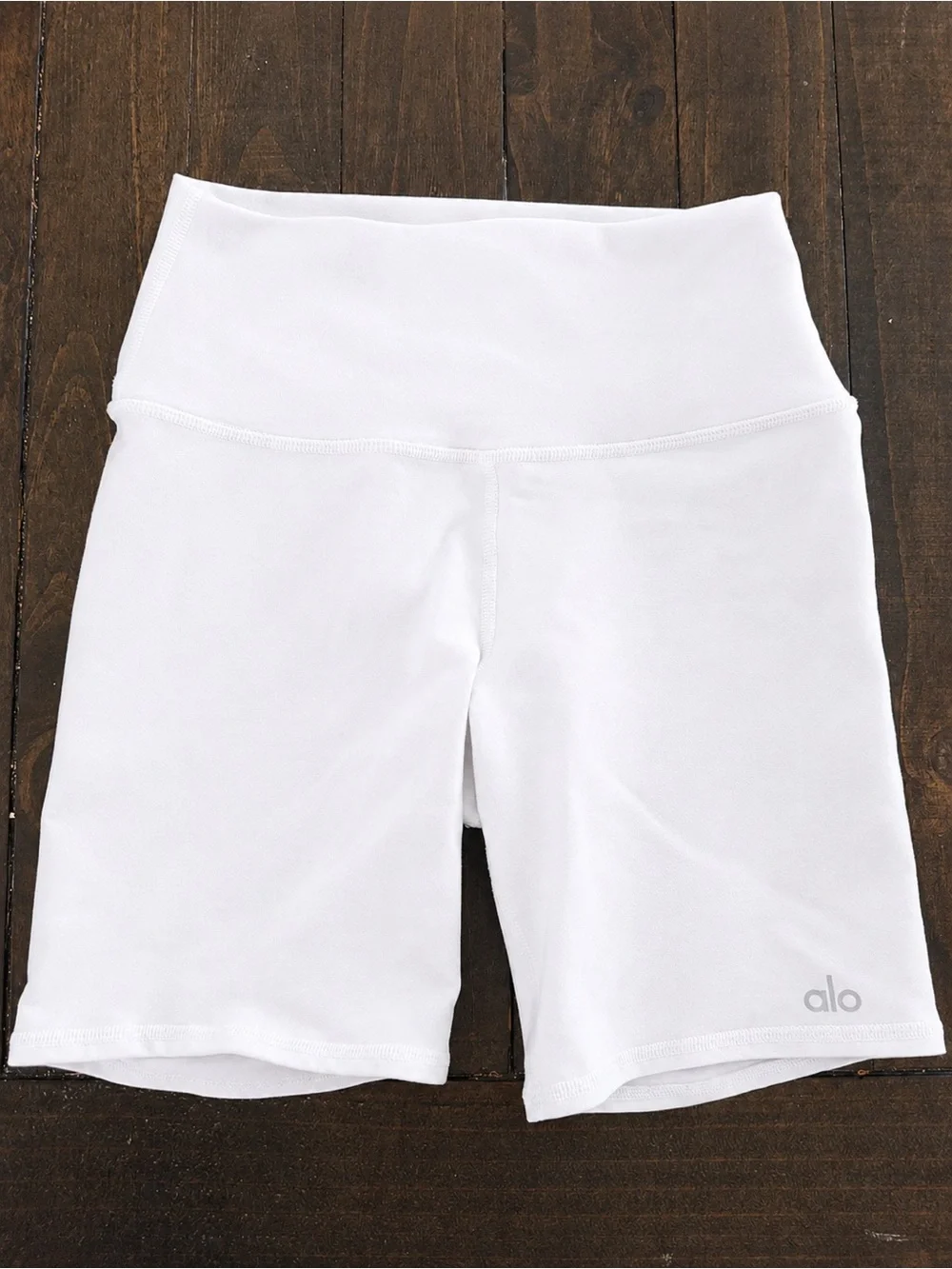 Alo Yoga White High-Waist Biker Shorts – Women’s XS